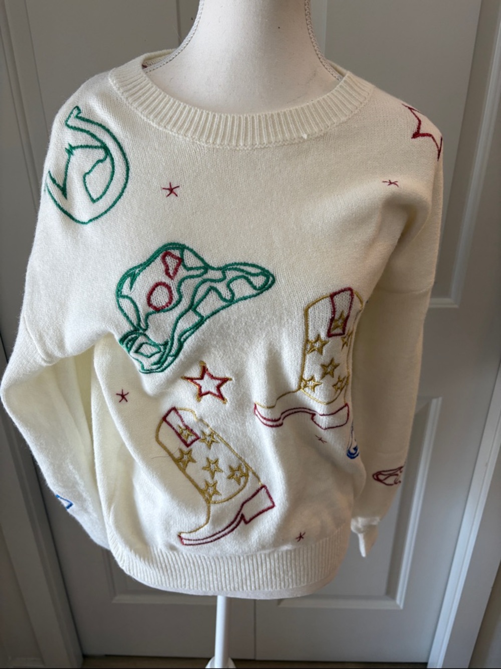 Embroidered Cream Women's Sweater with Western Motif blue b new